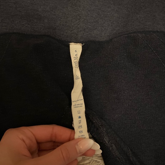 Lululemon Athletica Cropped Leggings - Picture 2 of 4